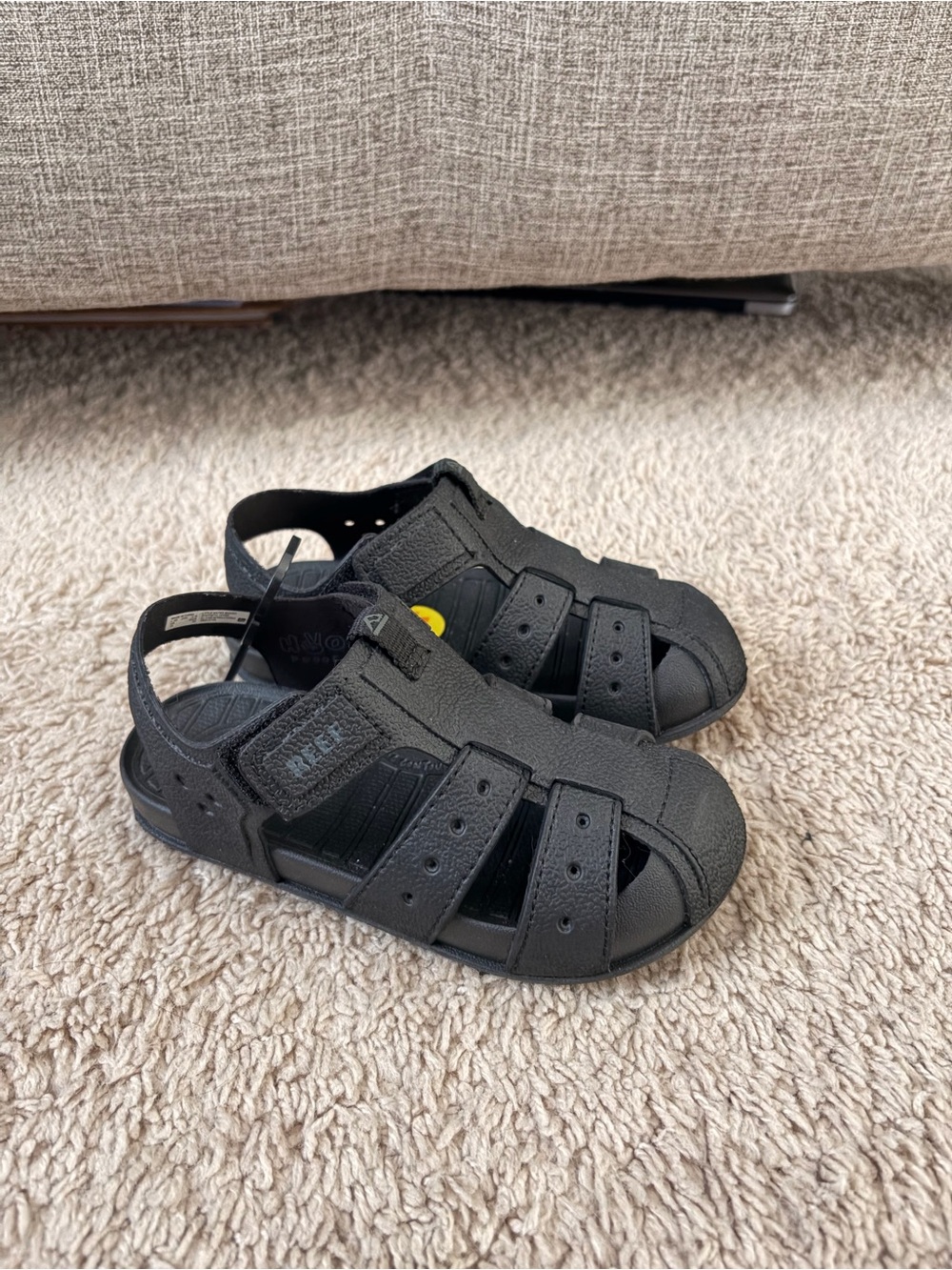 Reef Sz 10 Black Closed-Toe Fisherman Sandals with Hook-and-Loop Strap